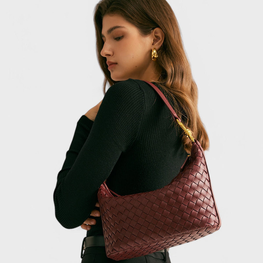 Isa - Burgundska Chic