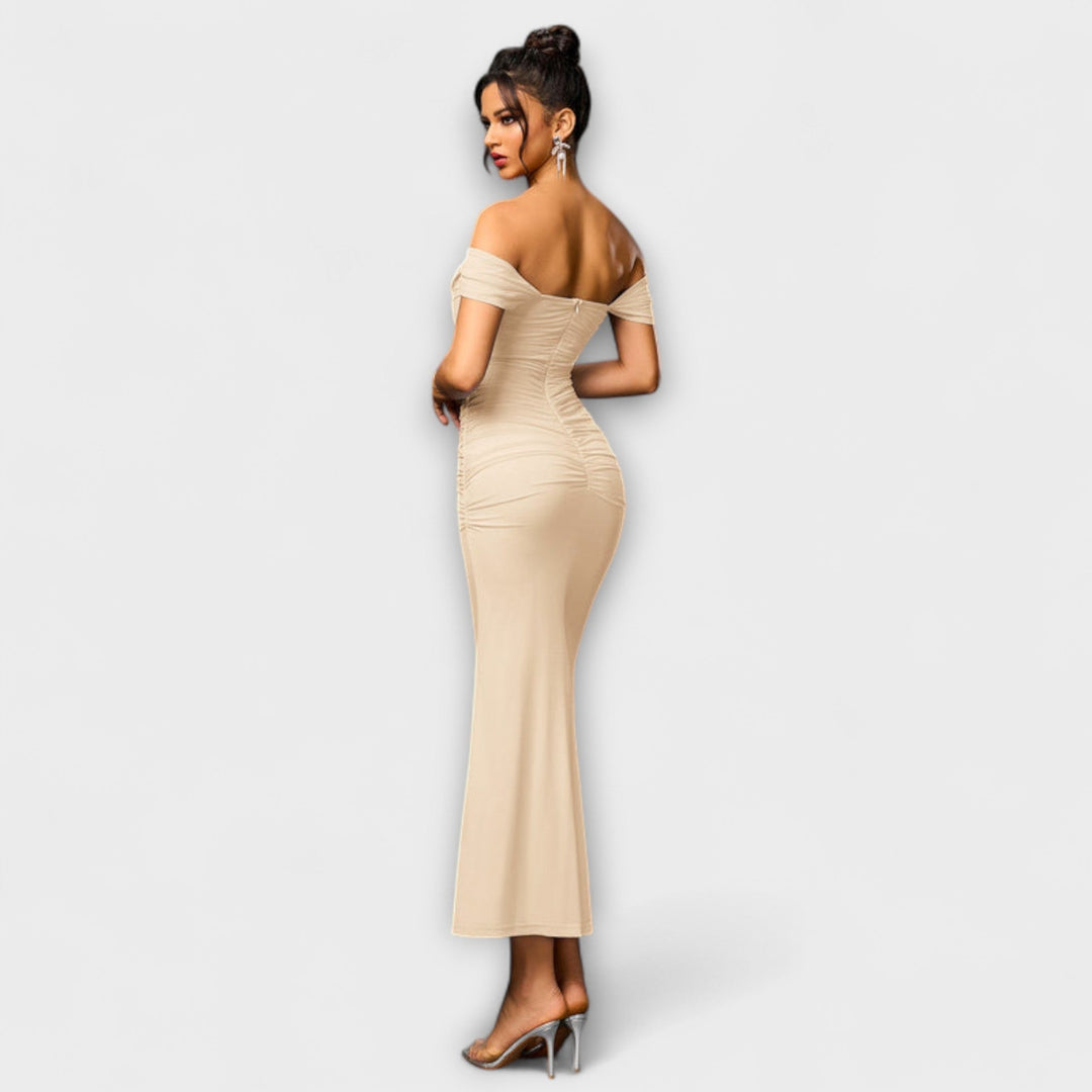 Ione - Bodycon obleka z odprtimi rameni in nabiranjem