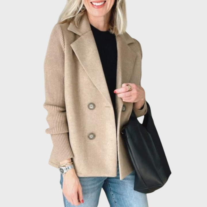 Emma - Eleganten blazer z pletenicami na rokavih