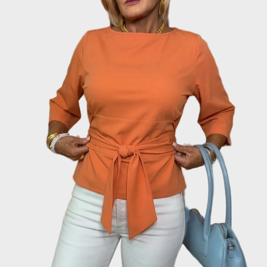 Maja – Elegantna Bluza S Pasom