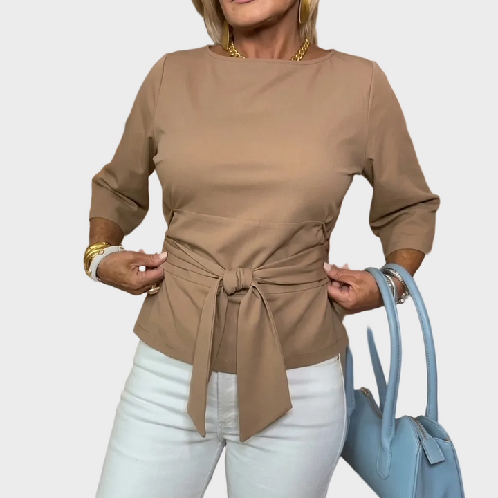 Maja – Elegantna Bluza S Pasom