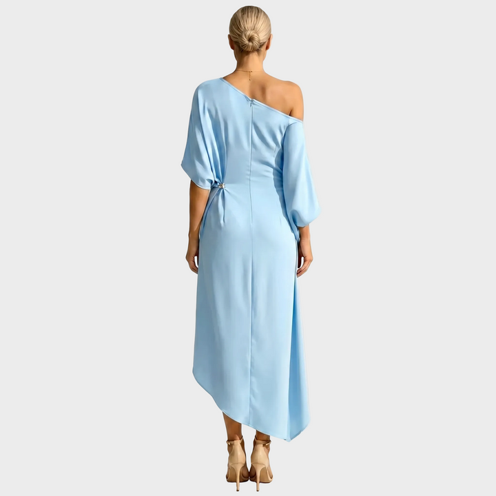Lara – Elegantna Asimetrična Obleka